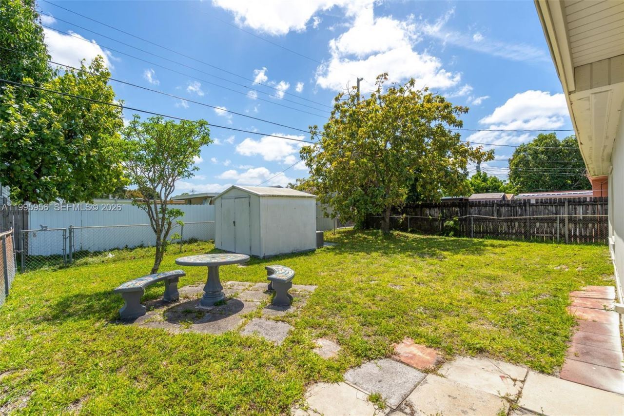 670 E 45th St, Hialeah, FL 33013 Photo