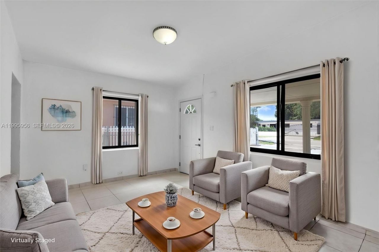 670 E 45th St, Hialeah, FL 33013 Photo