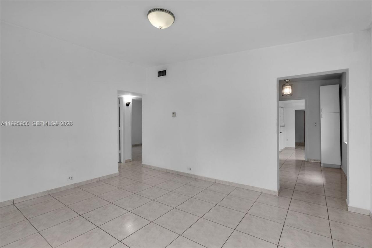 670 E 45th St, Hialeah, FL 33013 Photo