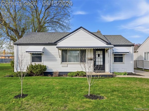 22301 Bon Heur Street, St. Clair Shores, MI 48081