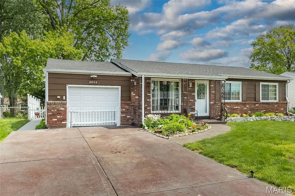 2844 Sugar Tree Lane, Maryland Heights, MO 63043 Main Photo