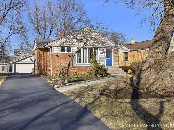 882 Hillside Avenue , Glen Ellyn, IL 60137