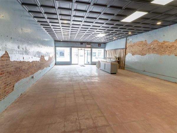 110 E Clark ST E, Bartlett, TX 76511