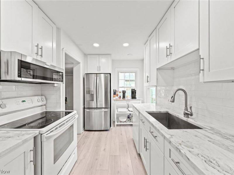 19477 Henry Road, Fairview Park, OH 44126 Photo 15