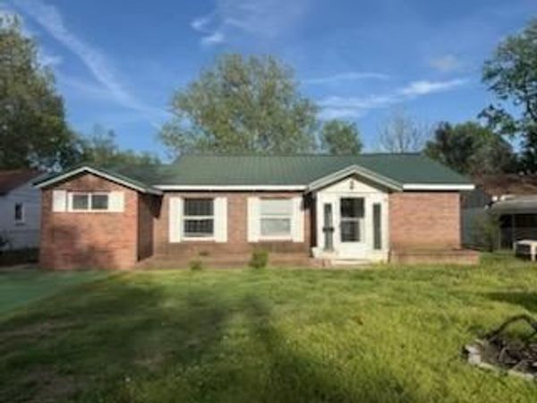 2320 B St NE , Miami, OK 74354