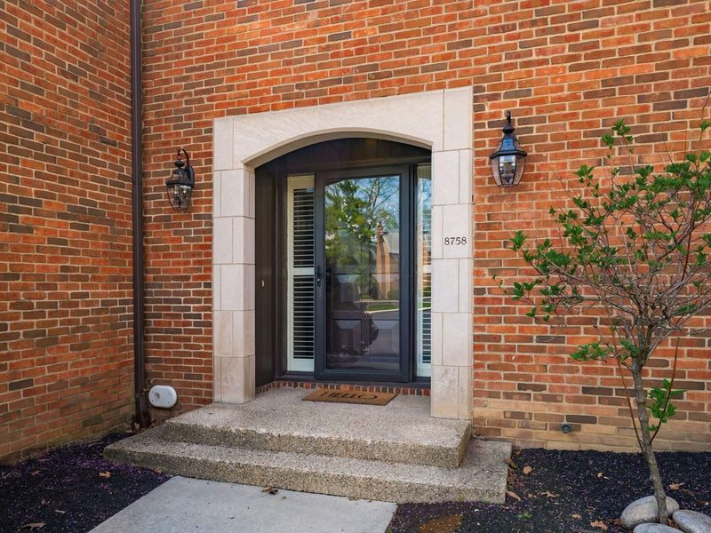 8758 Dunsinane Drive, Dublin, OH 43017 Photo 4