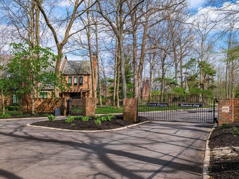 8758 Dunsinane Drive, Dublin, OH 43017 Photo 4