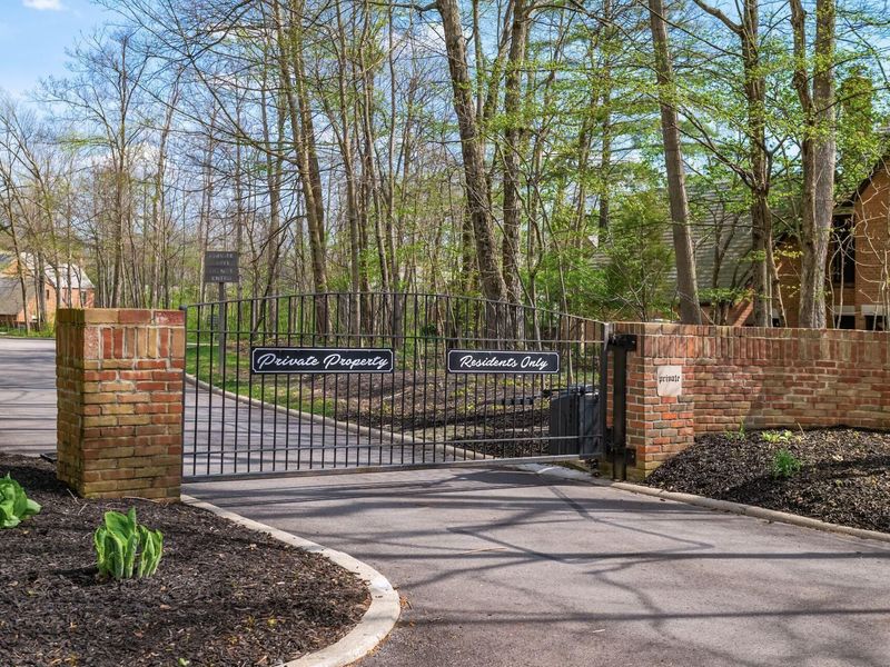 8758 Dunsinane Drive, Dublin, OH 43017 Photo 5