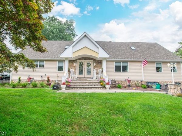 18 Cleary Pl, Fairfield, NJ 07004