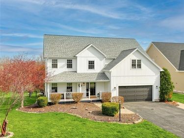 6430 Sunray Crest Dr, Victor, NY 14564