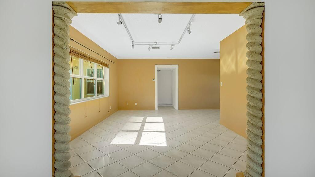 2207 NE 33rd Avenue, Fort Lauderdale, FL 33305 Photo