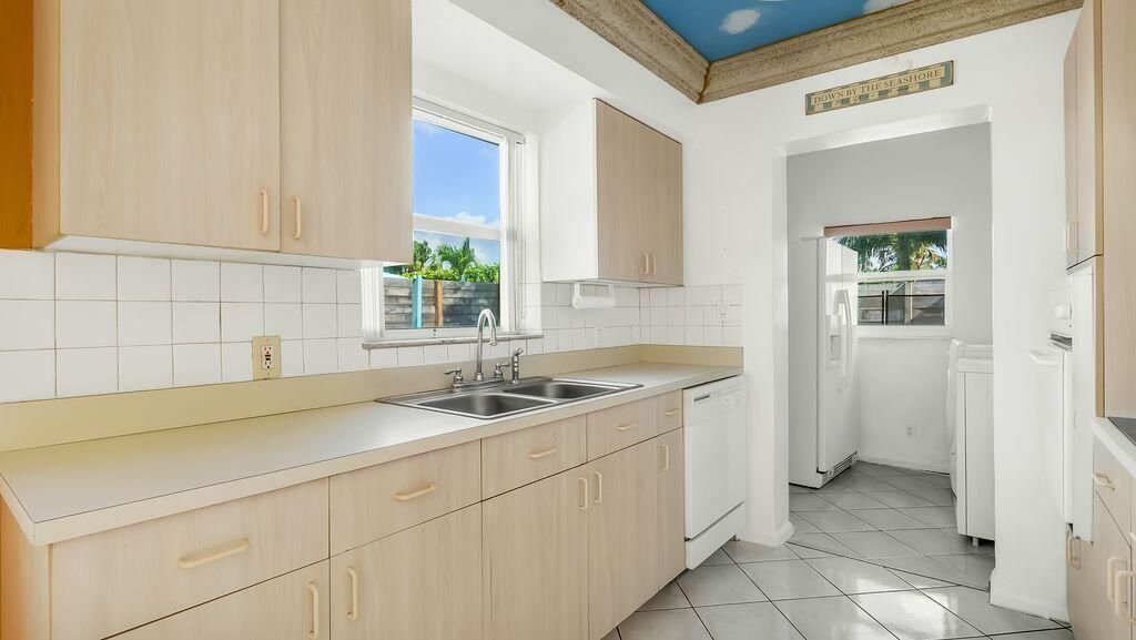 2207 NE 33rd Avenue, Fort Lauderdale, FL 33305 Photo