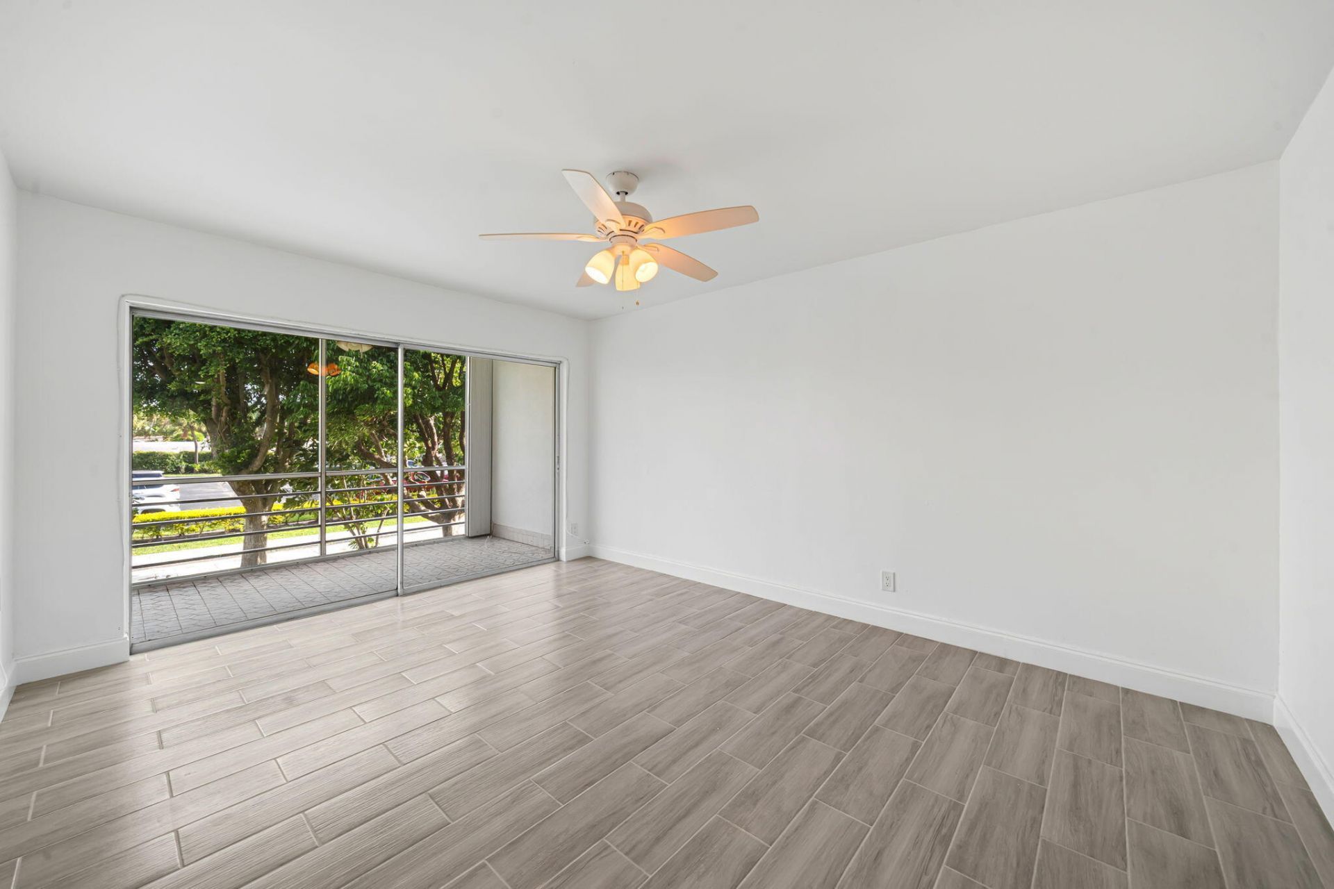 200 S Waterway Dr Drive S, Unit 202, Lantana, FL 33462 Photo