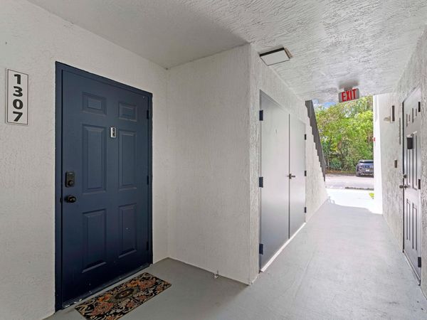 1307 Villa Circle, Boynton Beach, FL 33435