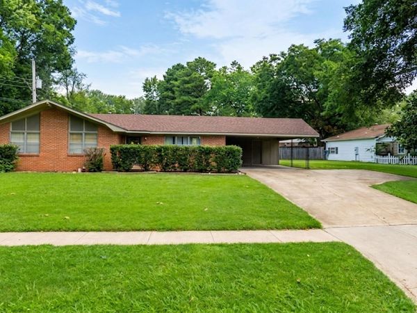 1824 W College, Jonesboro, AR 72401