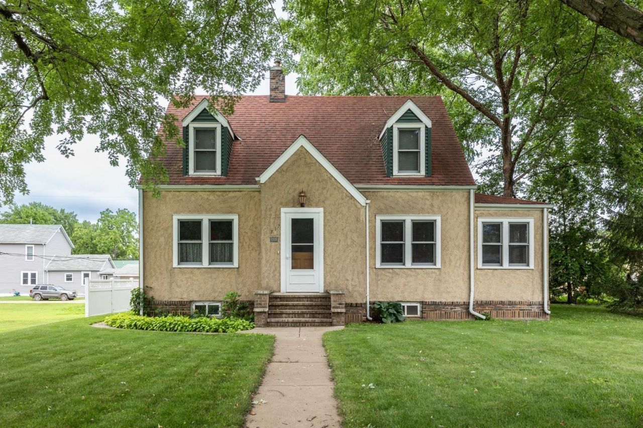 717 Broadway Avenue, Wabasha, MN 55981