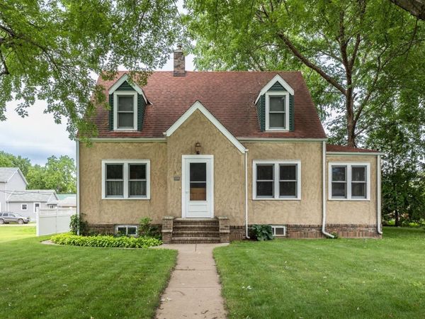 717 Broadway Avenue , Wabasha, MN 55981