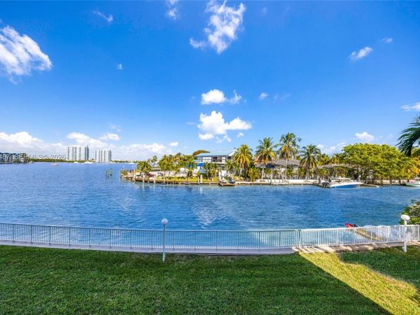 2841 NE 163rd St, Unit 215, North Miami Beach, FL 33160