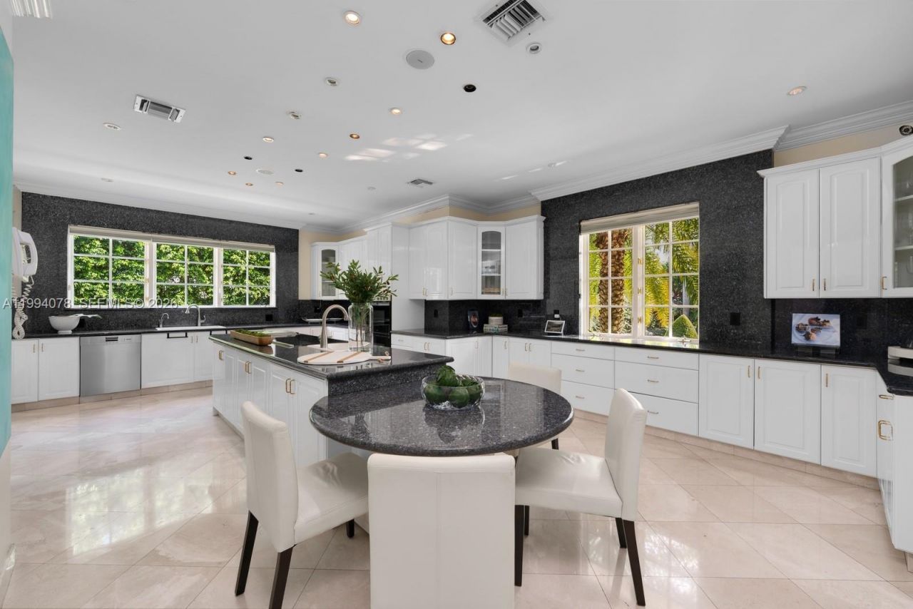 585 Arvida Pkwy, Coral Gables, FL 33156 Photo