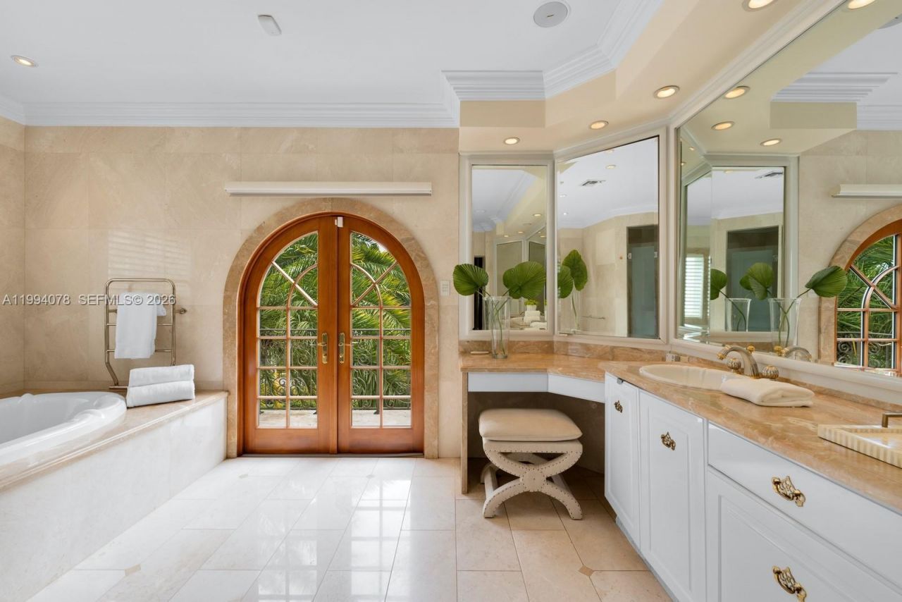 585 Arvida Pkwy, Coral Gables, FL 33156 Photo