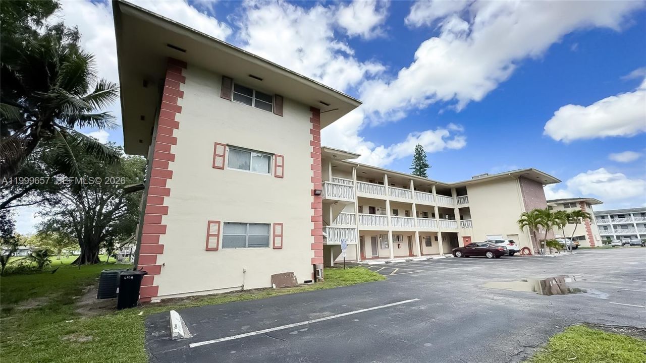 4770 NW 10th Ct, Unit 106, Plantation, FL 33313 Photo