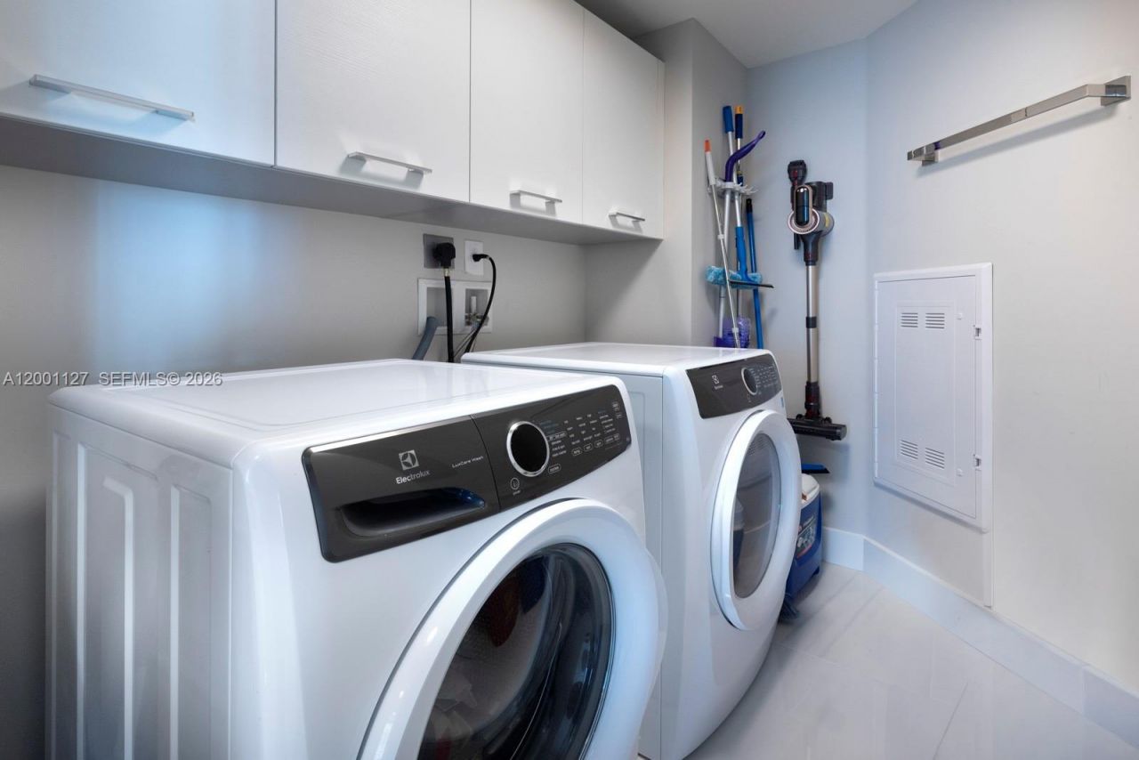 300 Sunny Isles Blvd, Unit 4-1702, Sunny Isles Beach, FL 33160 Photo