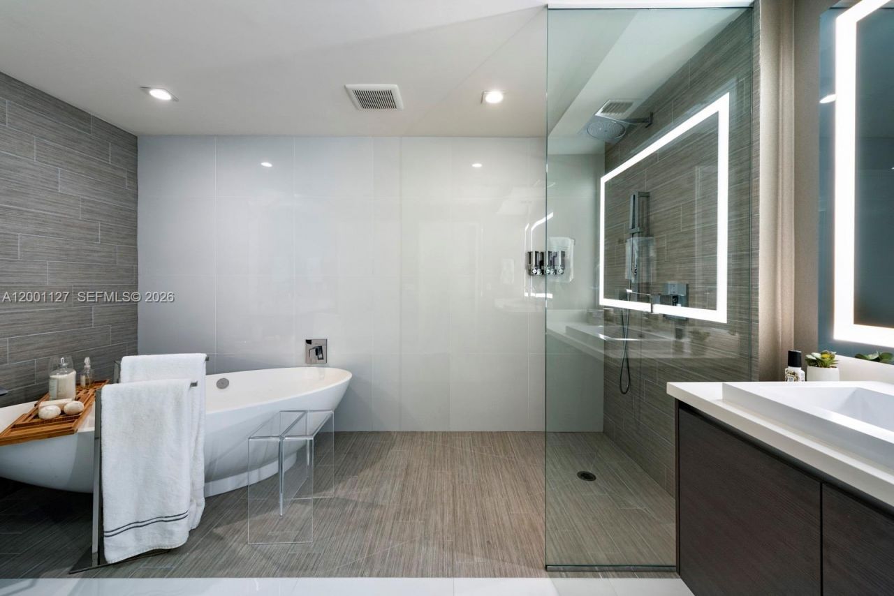 300 Sunny Isles Blvd, Unit 4-1702, Sunny Isles Beach, FL 33160 Photo