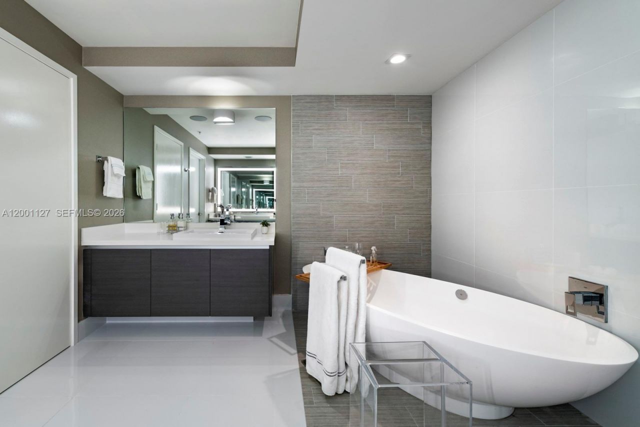 300 Sunny Isles Blvd, Unit 4-1702, Sunny Isles Beach, FL 33160 Photo