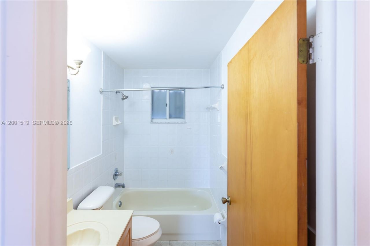 10017 W Okeechobee Rd, Unit 202, Hialeah Gardens, FL 33016 Photo