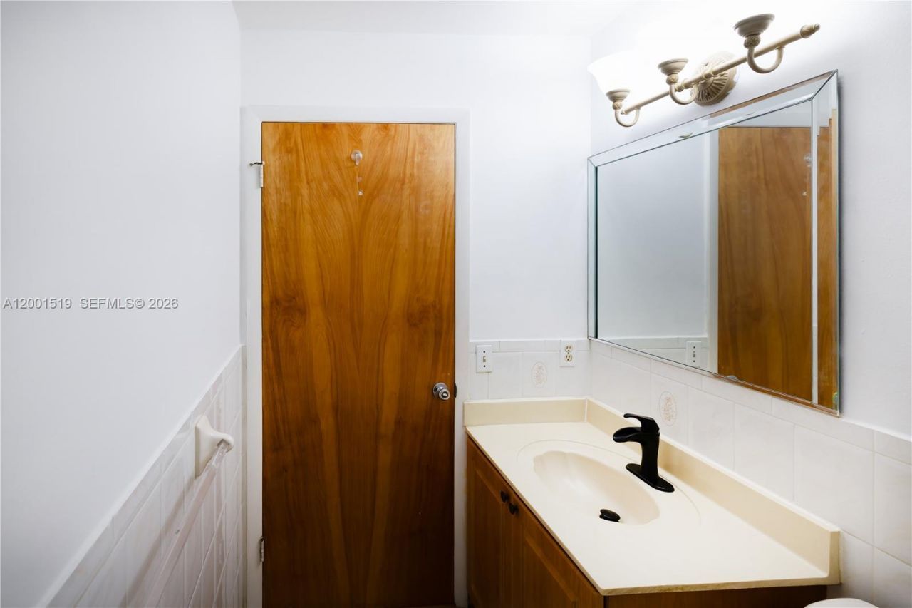 10017 W Okeechobee Rd, Unit 202, Hialeah Gardens, FL 33016 Photo