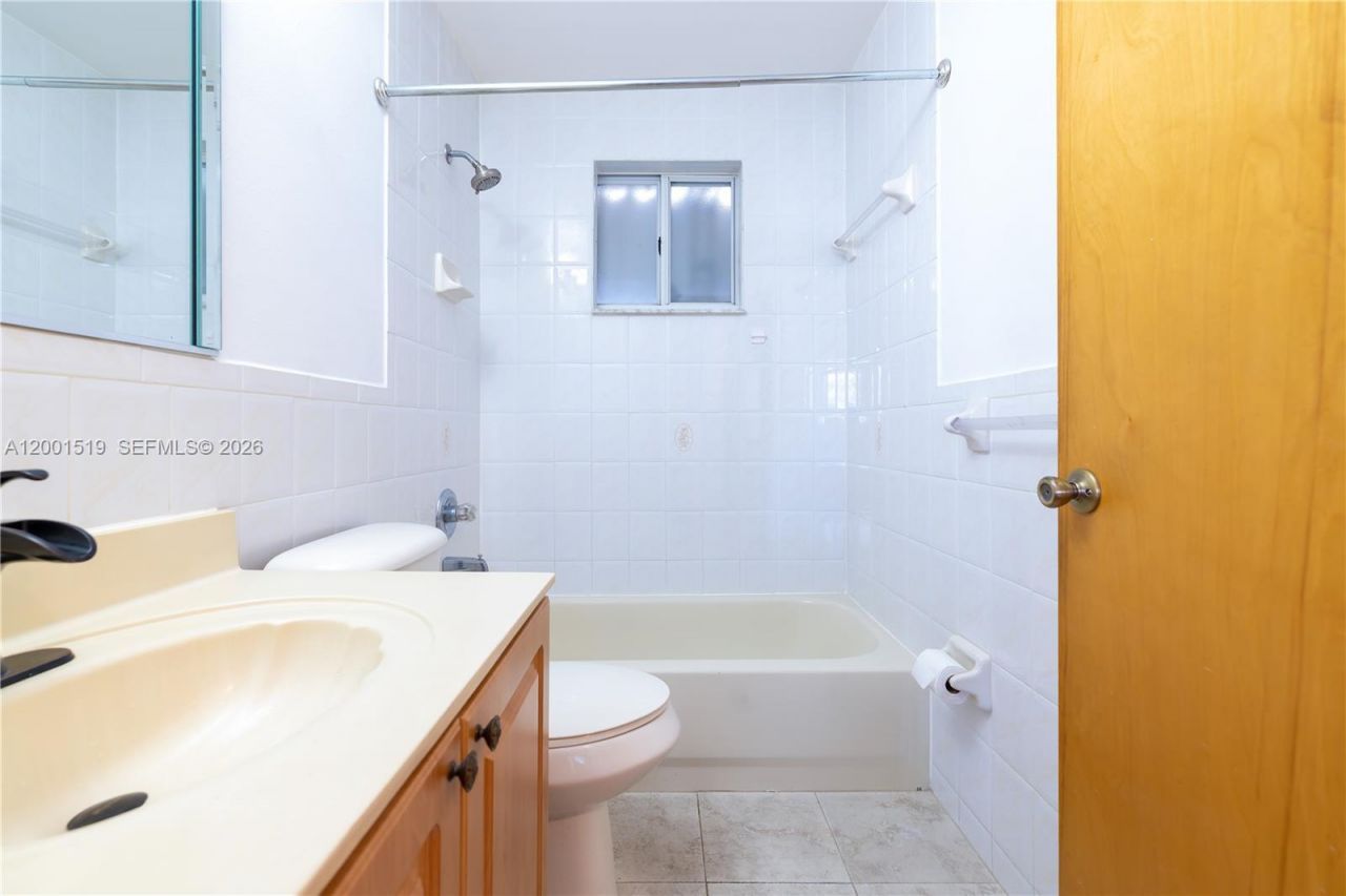 10017 W Okeechobee Rd, Unit 202, Hialeah Gardens, FL 33016 Photo