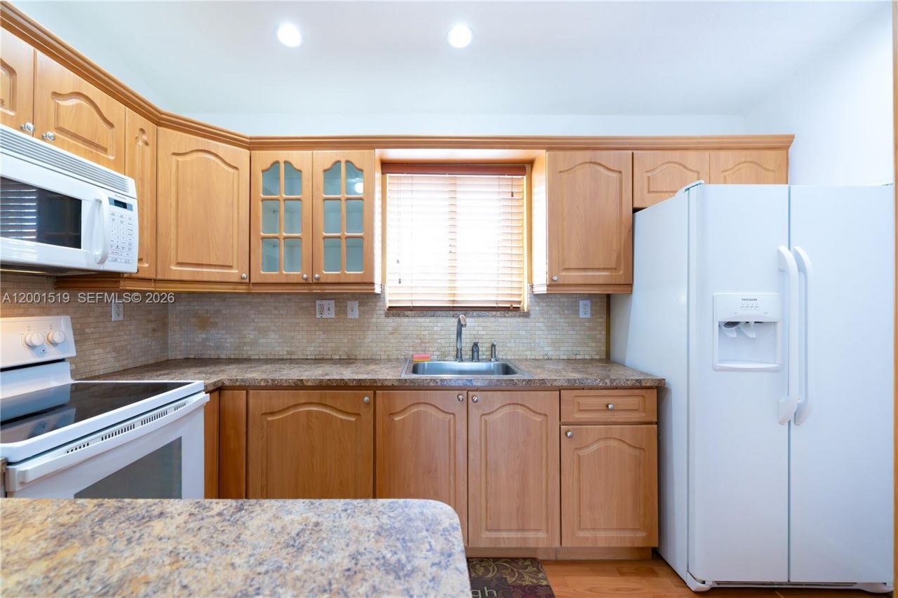 10017 W Okeechobee Rd, Unit 202, Hialeah Gardens, FL 33016 Photo