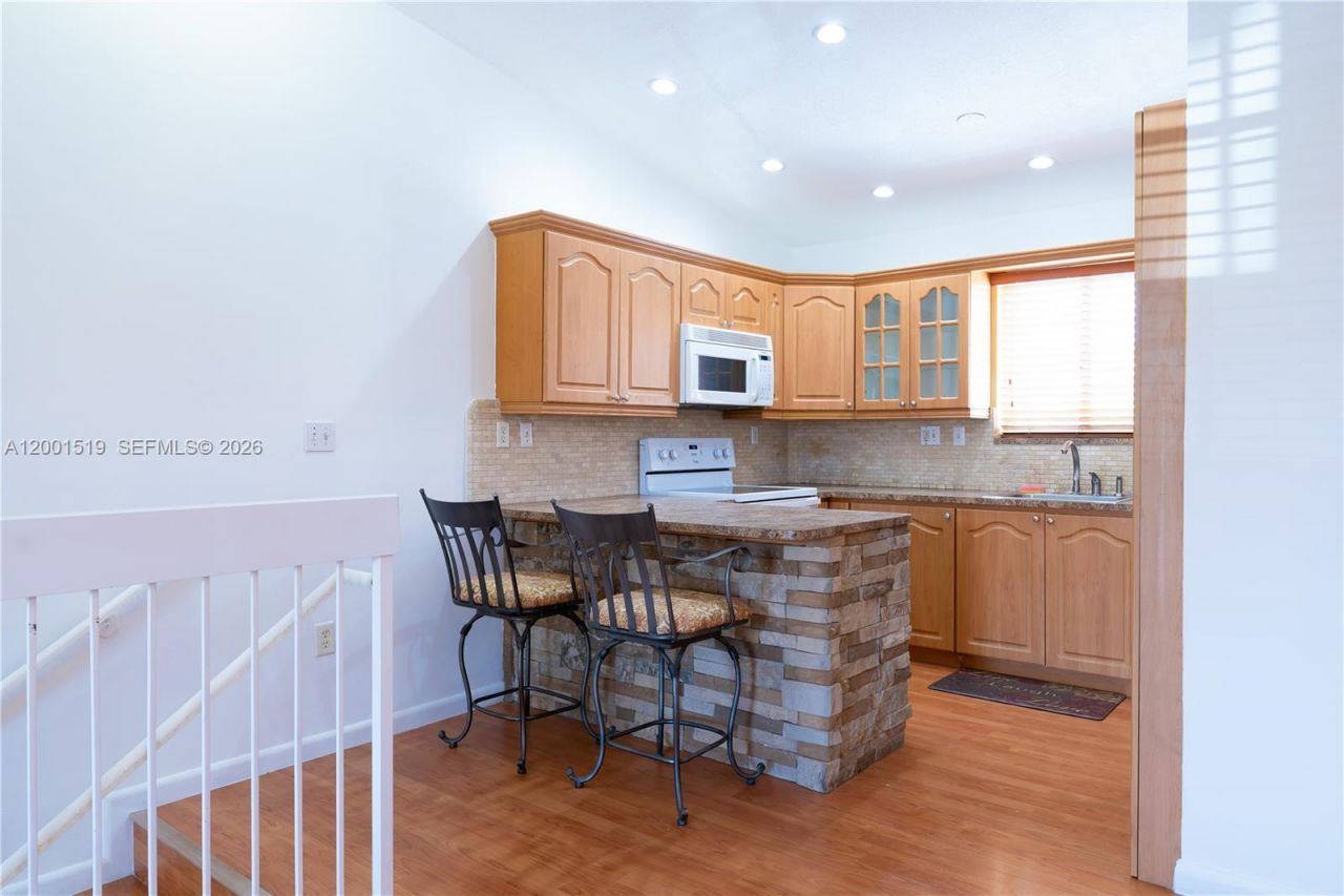 10017 W Okeechobee Rd, Unit 202, Hialeah Gardens, FL 33016 Photo