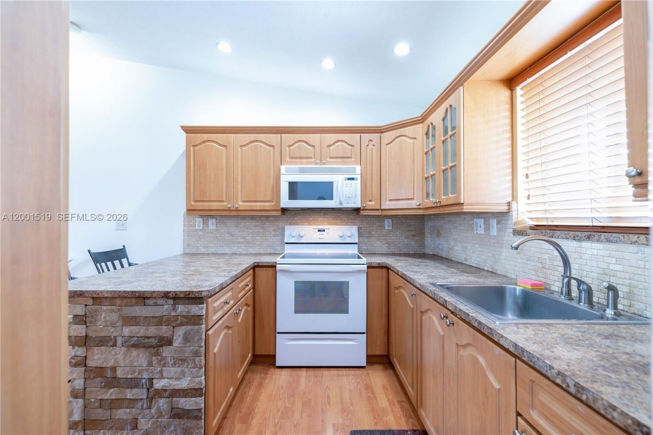 10017 W Okeechobee Rd, Unit 202, Hialeah Gardens, FL 33016 Photo