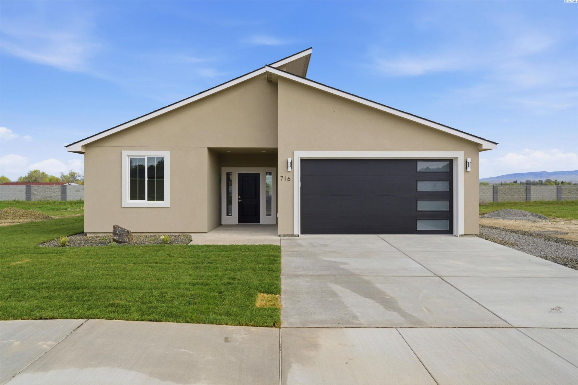 716 San Jose Ave, Sunnyside, WA 98944 Main Photo