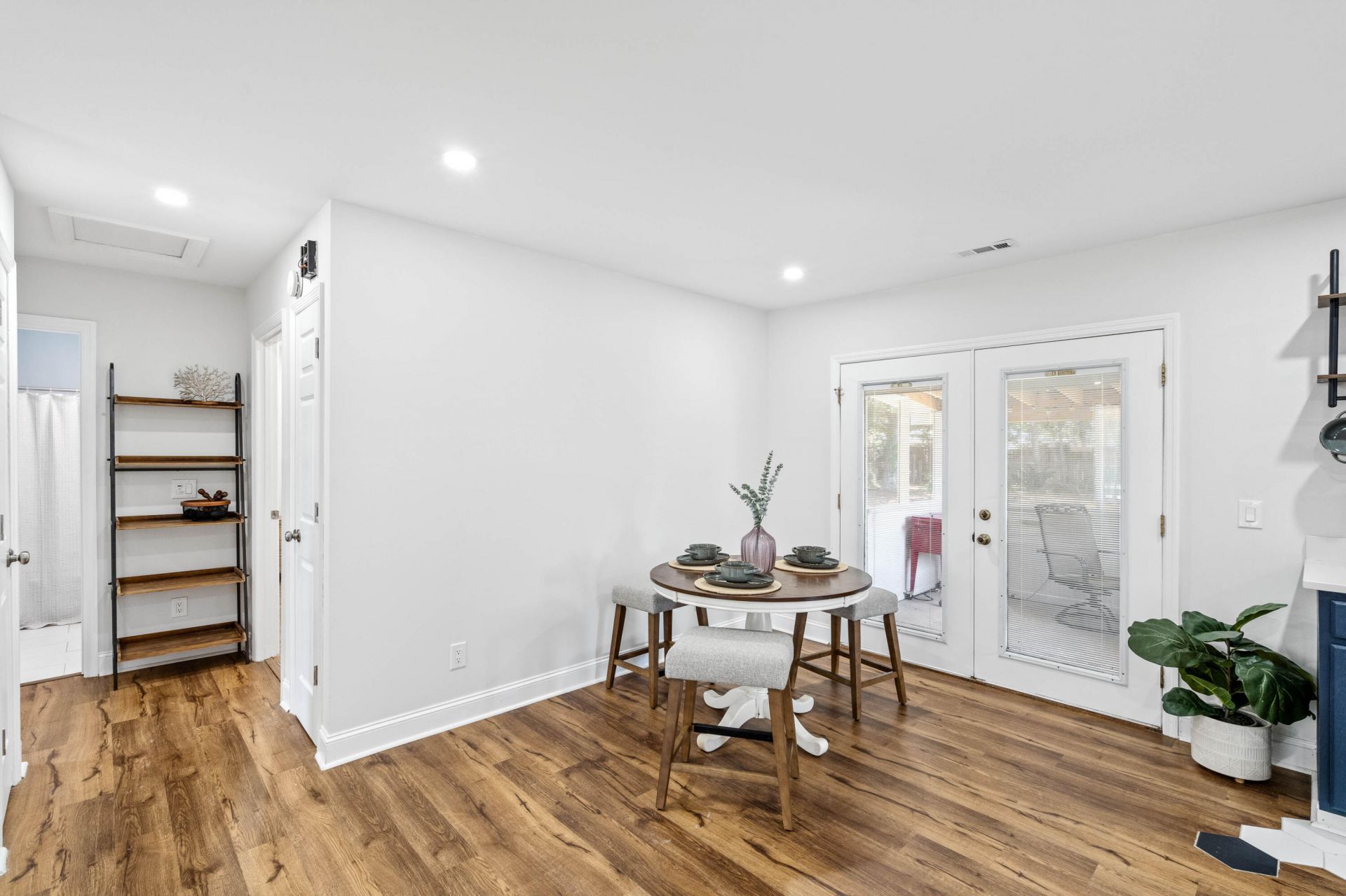 3 Burlington Circle Photo 10