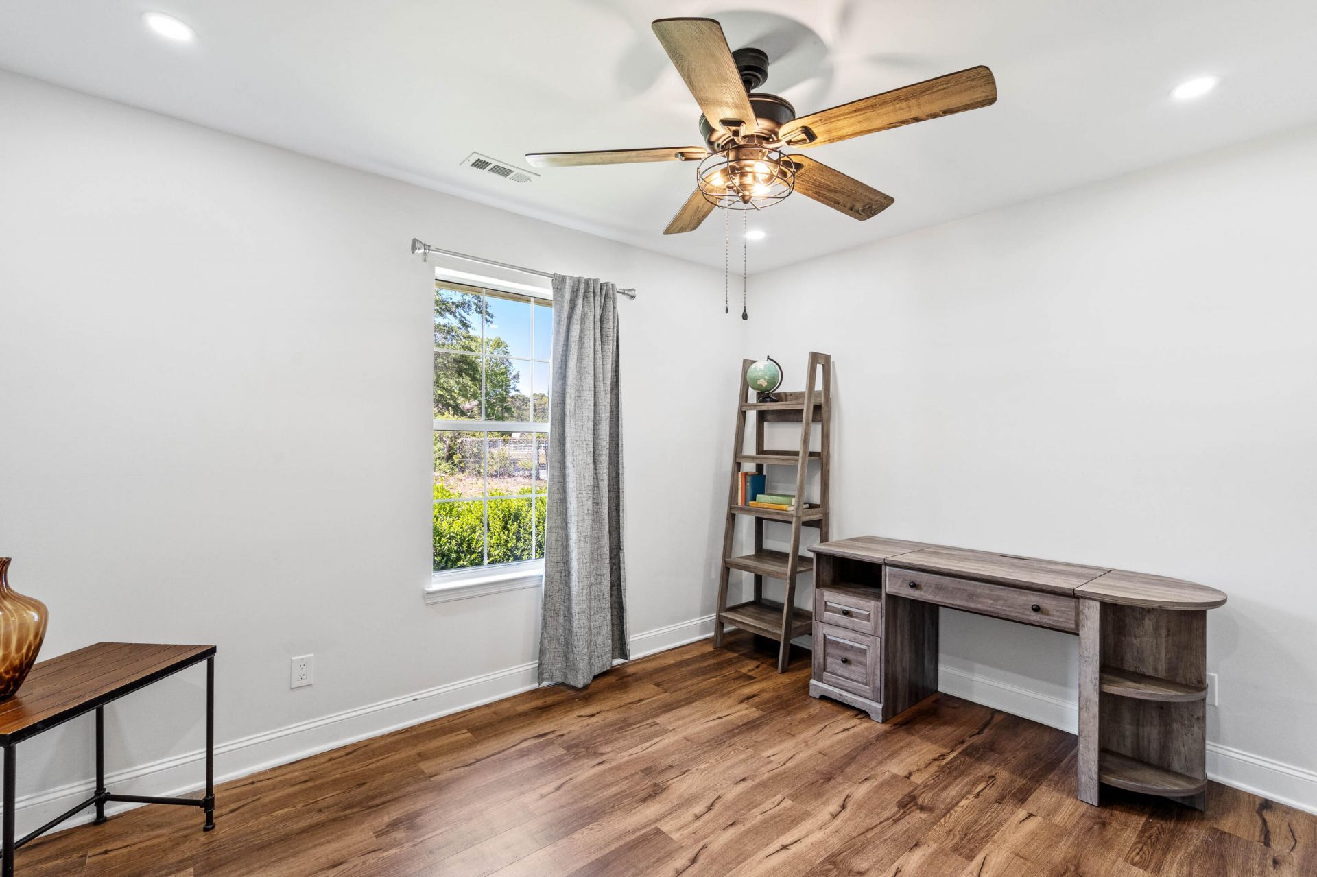 3 Burlington Circle Photo 27