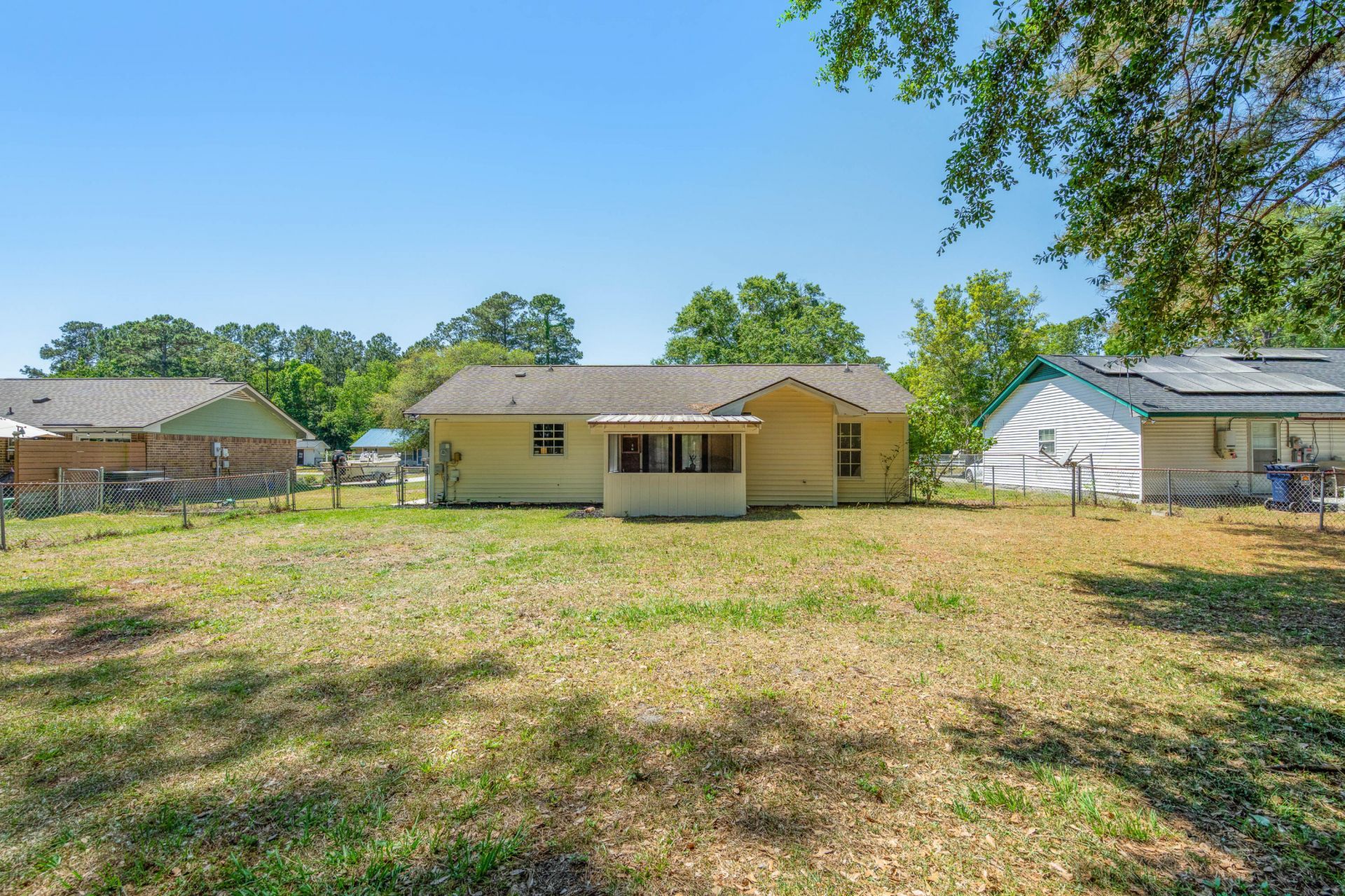 3 Burlington Circle Photo 36