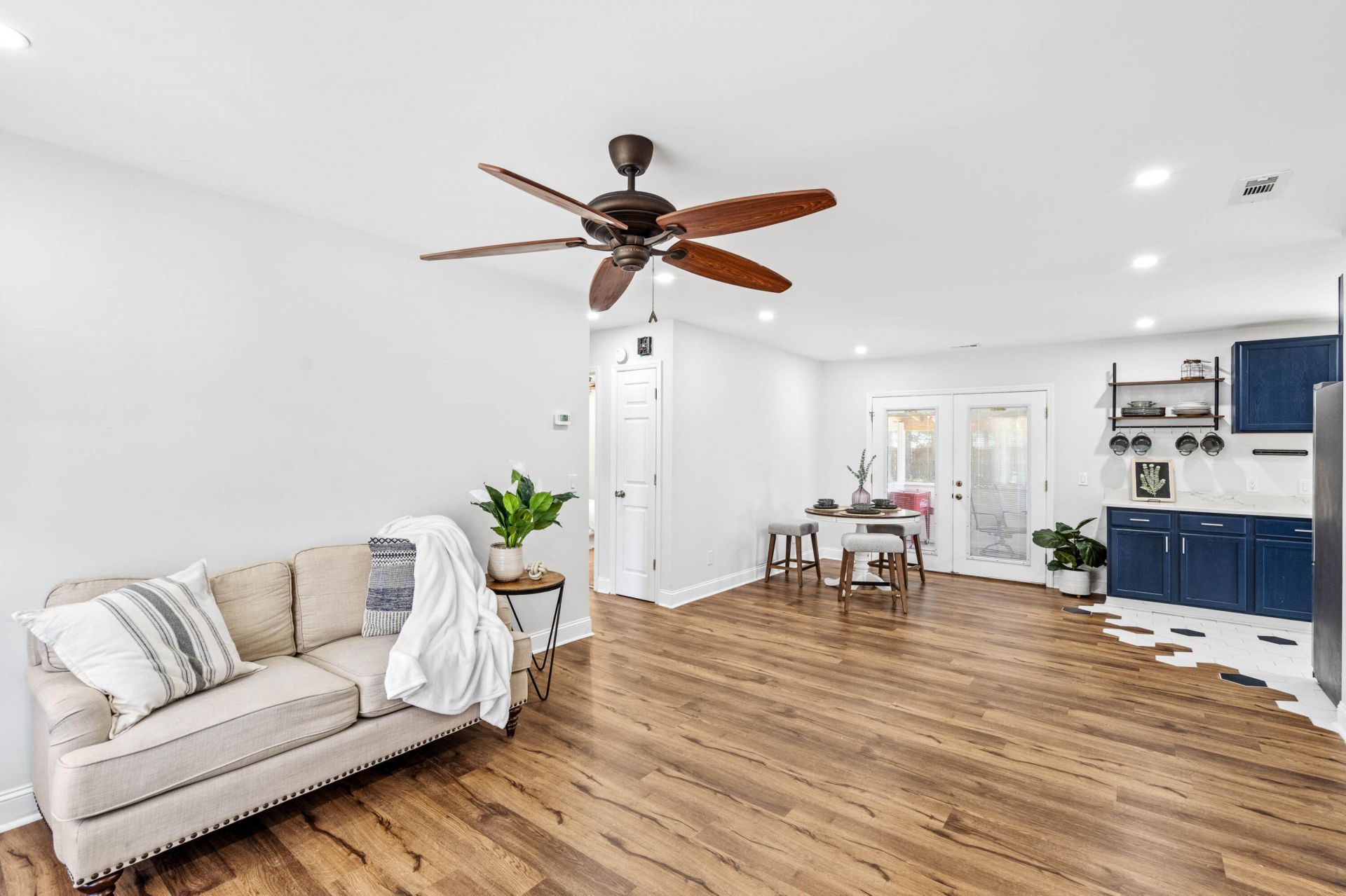 3 Burlington Circle Photo 5