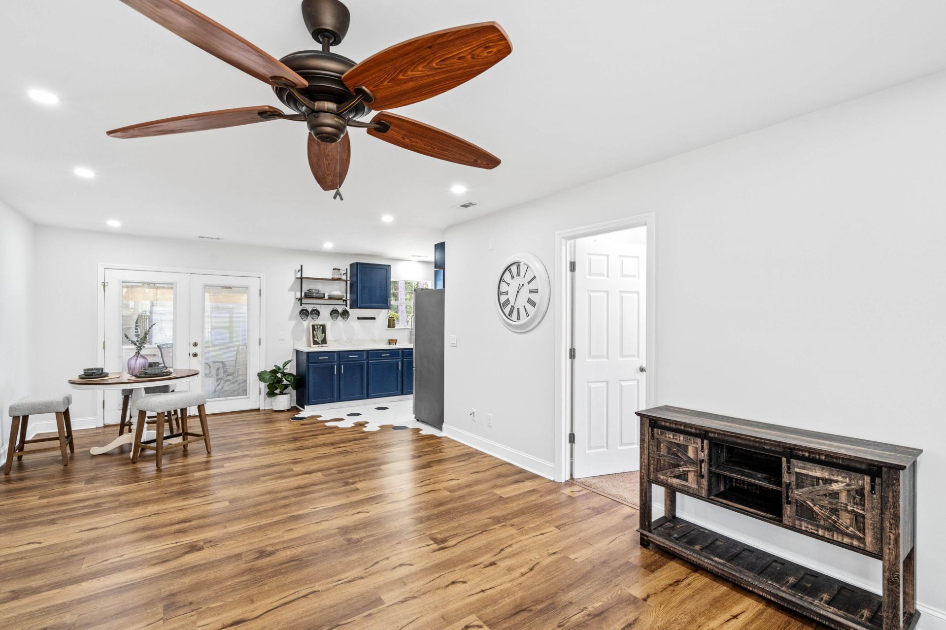 3 Burlington Circle Photo 7