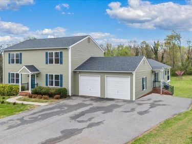 1111 Charmin Drive, Forest, VA 24551