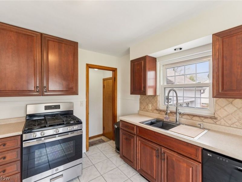 9340 Avery Road, Broadview Heights, OH 44147 Photo 8