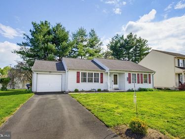 212 SYCAMORE LANE, NEW HOLLAND, PA 17557