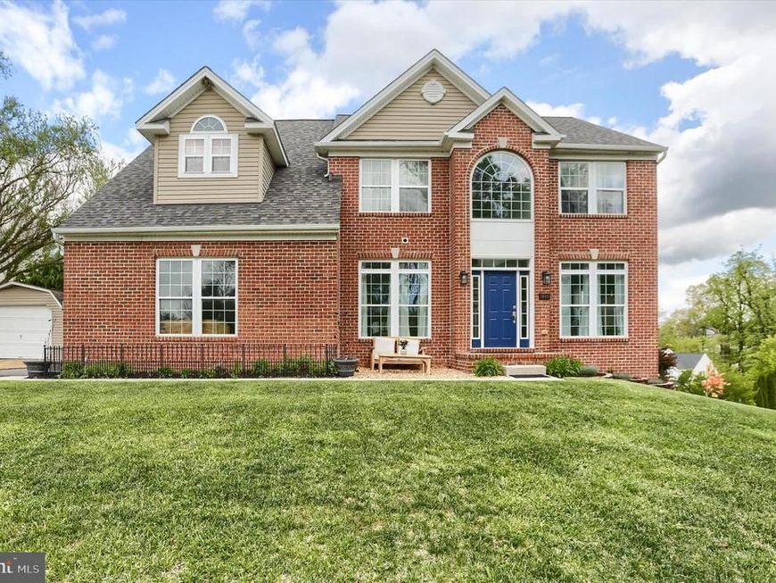 1080 Cranberry Lane W, York, PA 17402 Main Photo