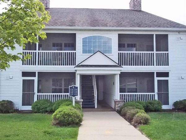 2736 S Knightsbridge Circle, Ann Arbor, MI 48105