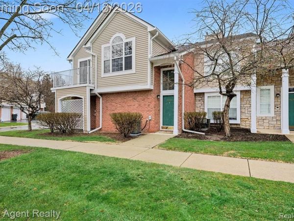 56192 Troon N, Shelby Twp, MI 48316