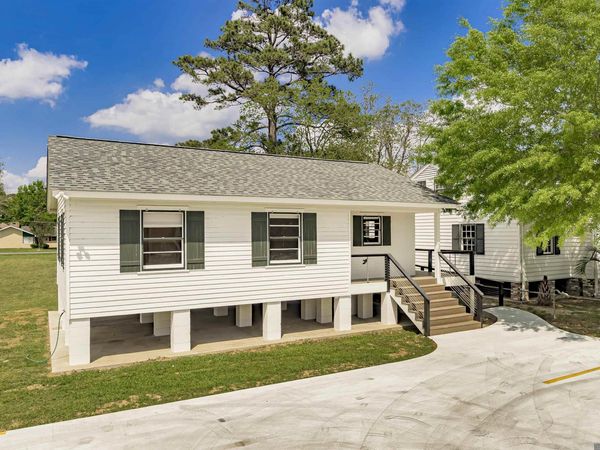 216 E Sanders St, Gonzales, LA 70737