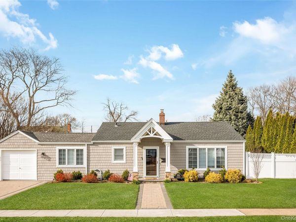 199 Van Buren Street , Massapequa Park, NY 11762