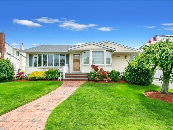 56 Haverford Road , Hicksville, NY 11801