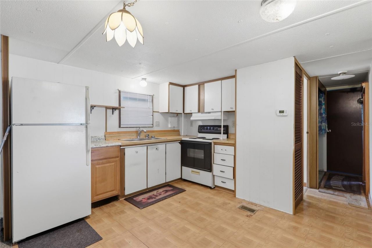 37622 March Lane, Zephyrhills, FL 33541 Photo